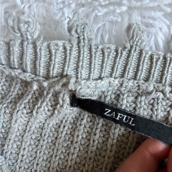 Zaful Sweater Raw Hem Fringe Long Sleeve Vneck Womens Medium - Picture 6 of 8